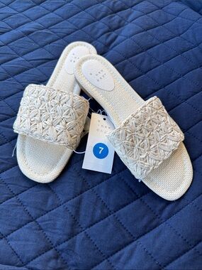 A new day white /Ariella !